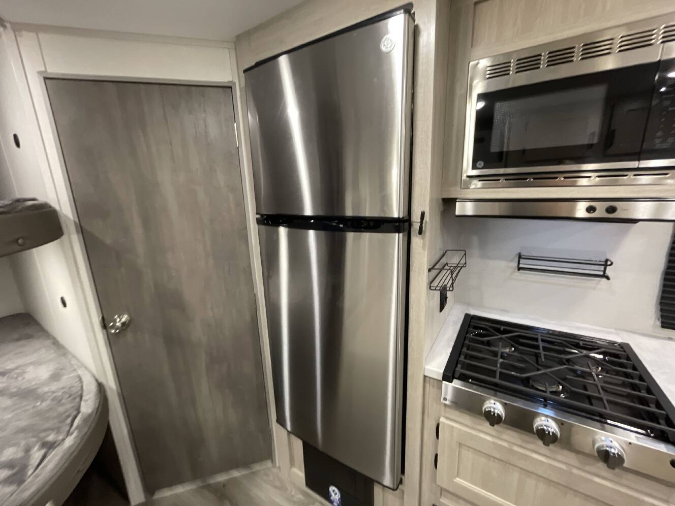 A photo of this 2025 Coachmen CATALINA SUMMIT 261BH