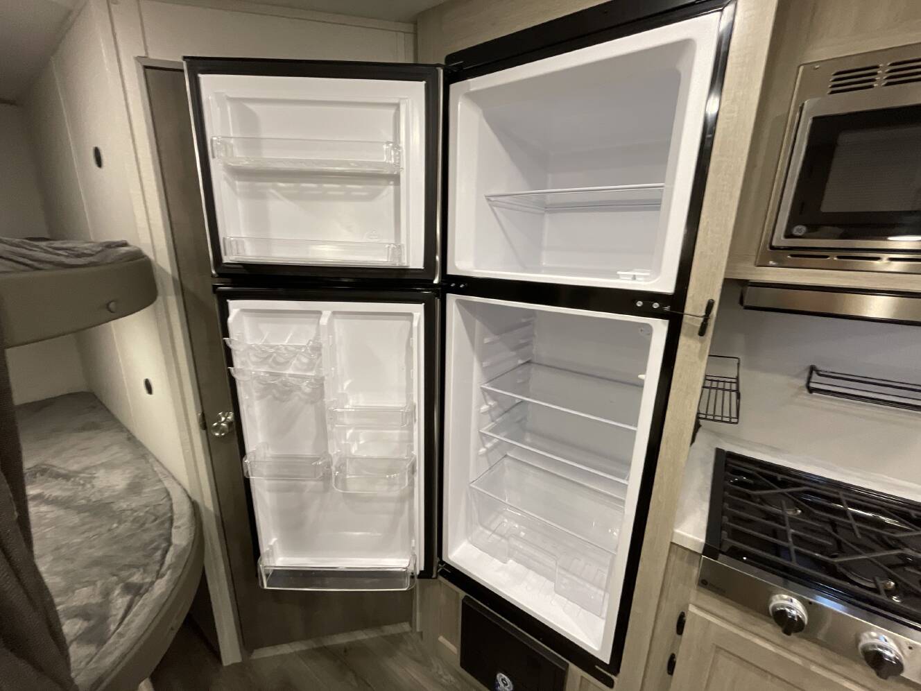 A photo of this 2025 Coachmen CATALINA SUMMIT 261BH
