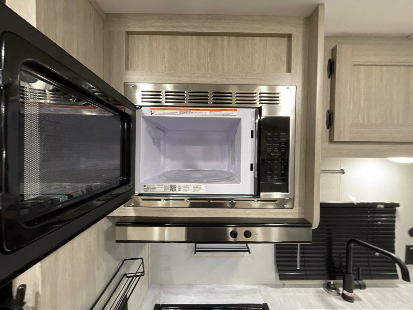 A photo of this 2025 Coachmen CATALINA SUMMIT 261BH
