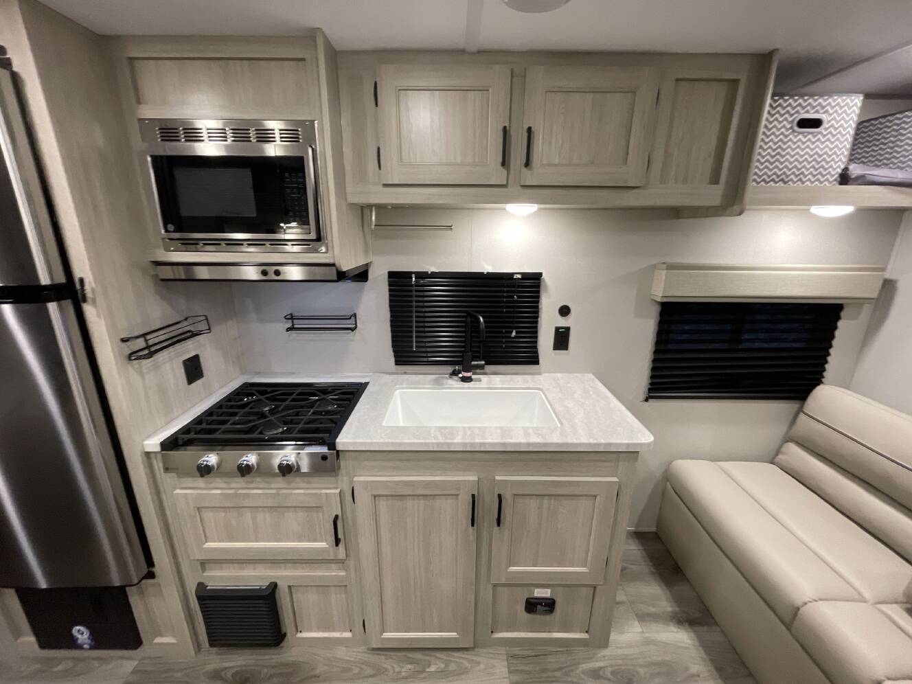 A photo of this 2025 Coachmen CATALINA SUMMIT 261BH