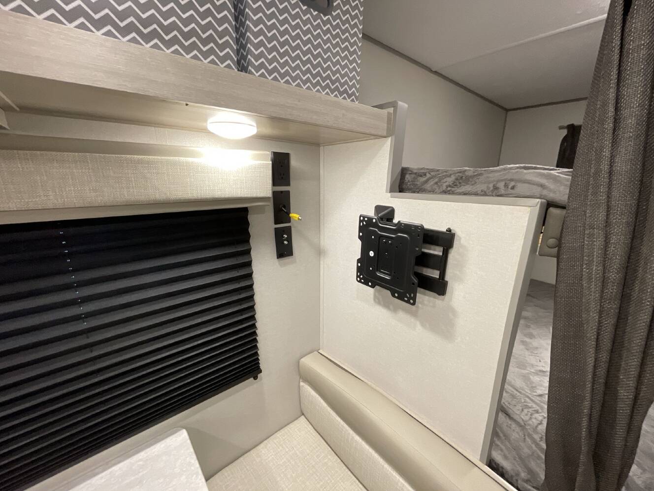 A photo of this 2025 Coachmen CATALINA SUMMIT 261BH