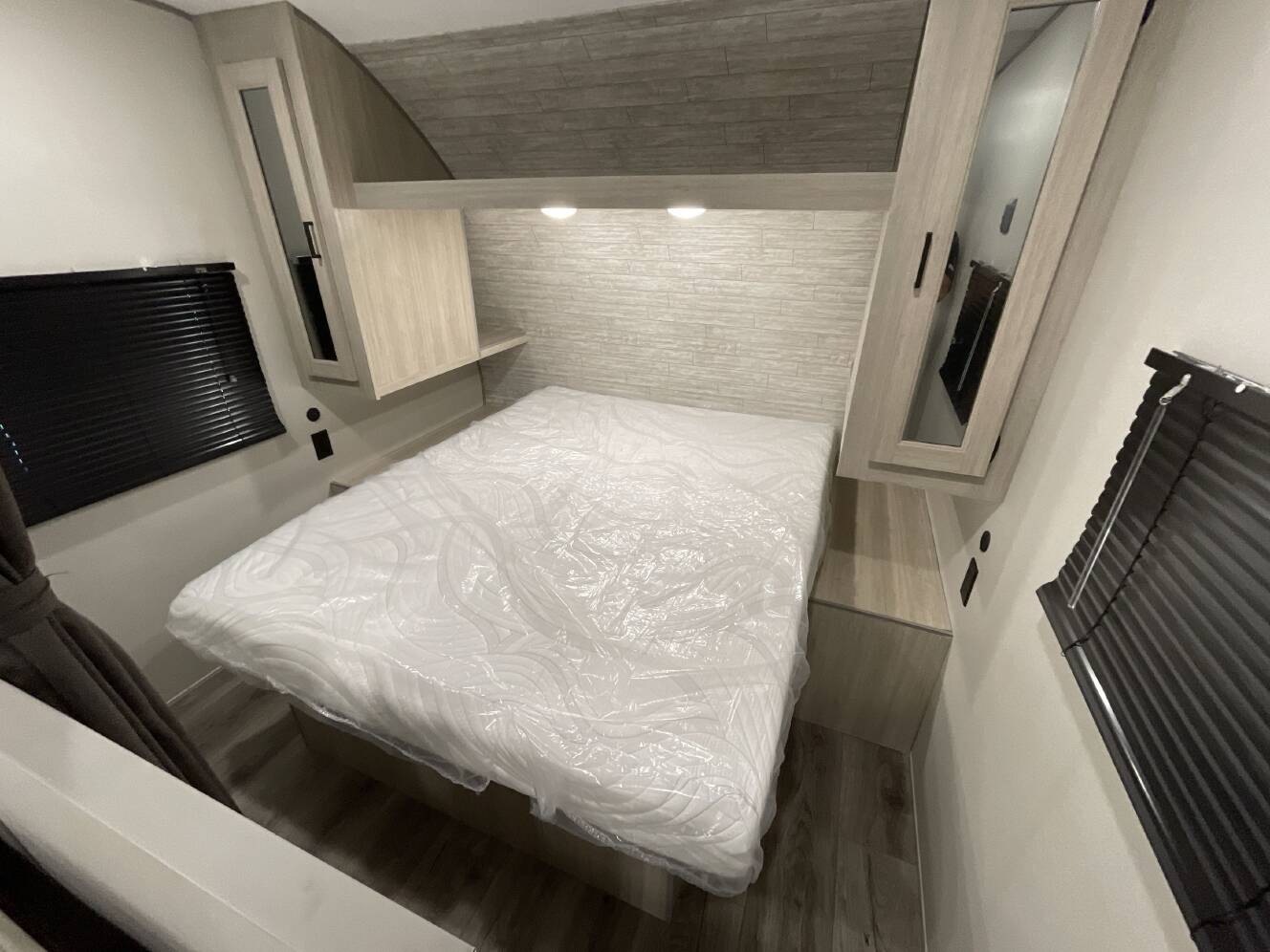 A photo of this 2025 Coachmen CATALINA SUMMIT 261BH