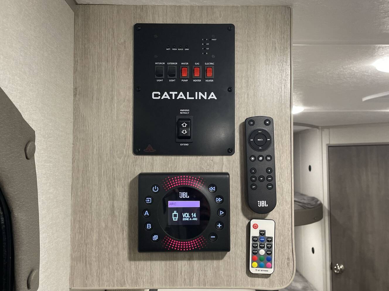 A photo of this 2025 Coachmen CATALINA SUMMIT 261BH