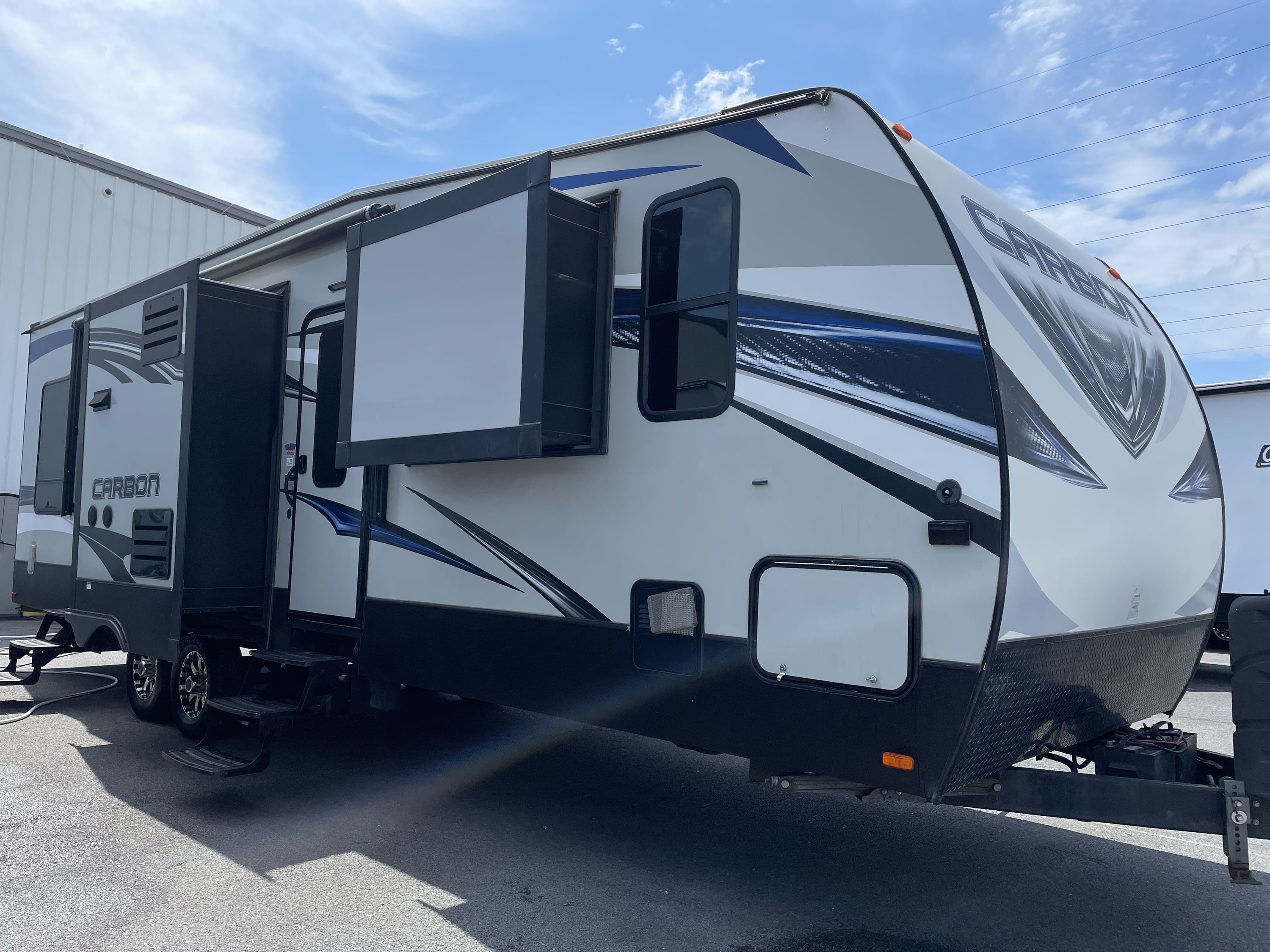 2017 Keystone CARBON 33 Travel Trailer Toy Hauler RV