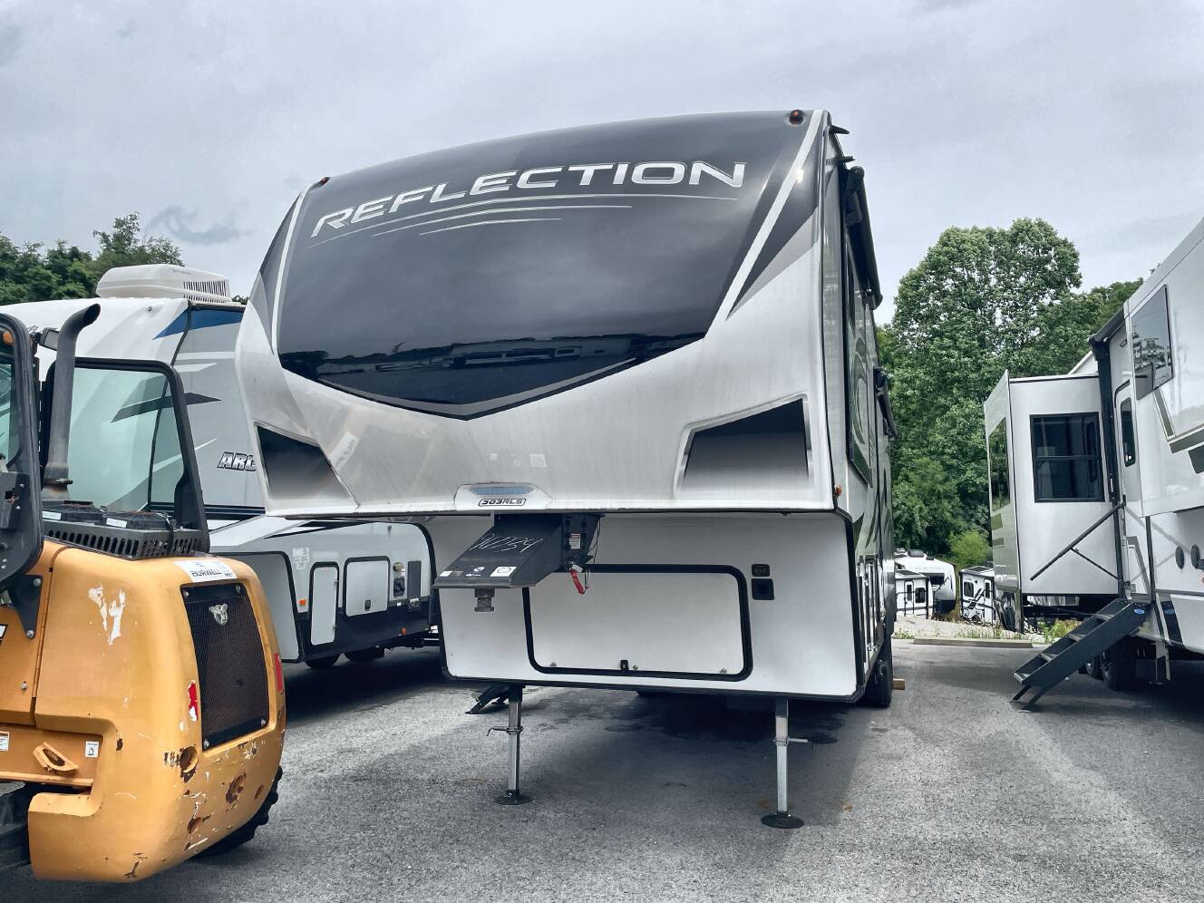A photo of this 2024 Grand Design REFLECTION 303RLS