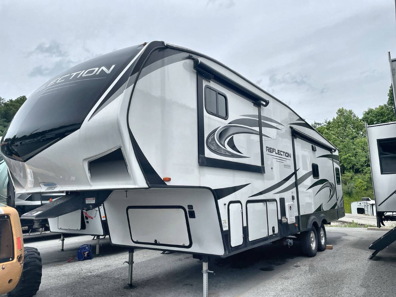 A photo of this 2024 Grand Design REFLECTION 303RLS