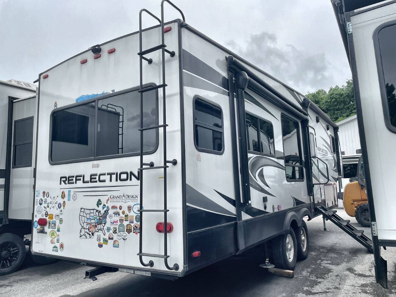 A photo of this 2024 Grand Design REFLECTION 303RLS