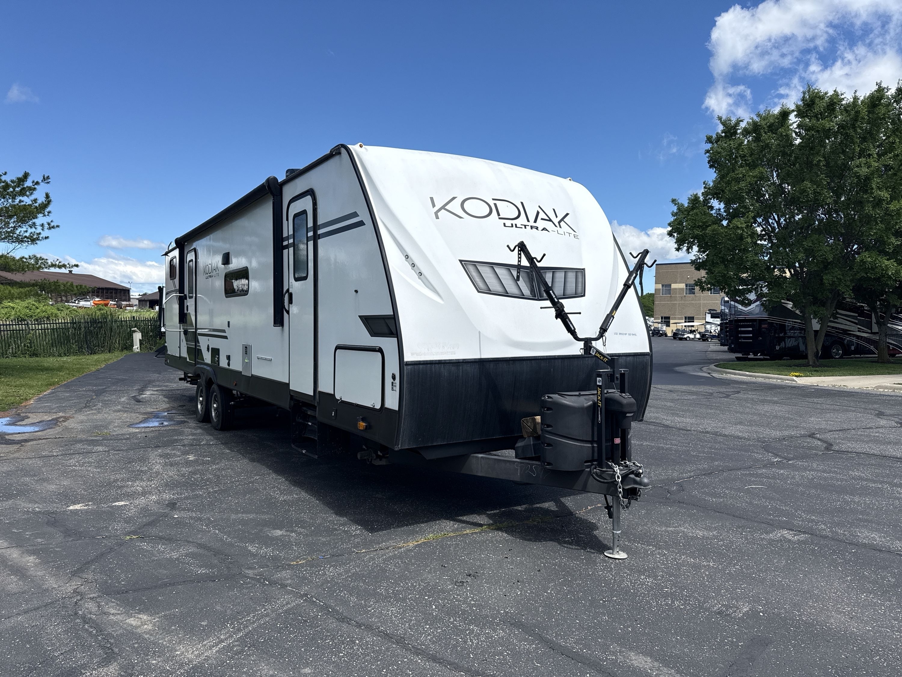 2022 Dutchmen KODIAK ULTIMATE 3321BHSL in sturtevant WI