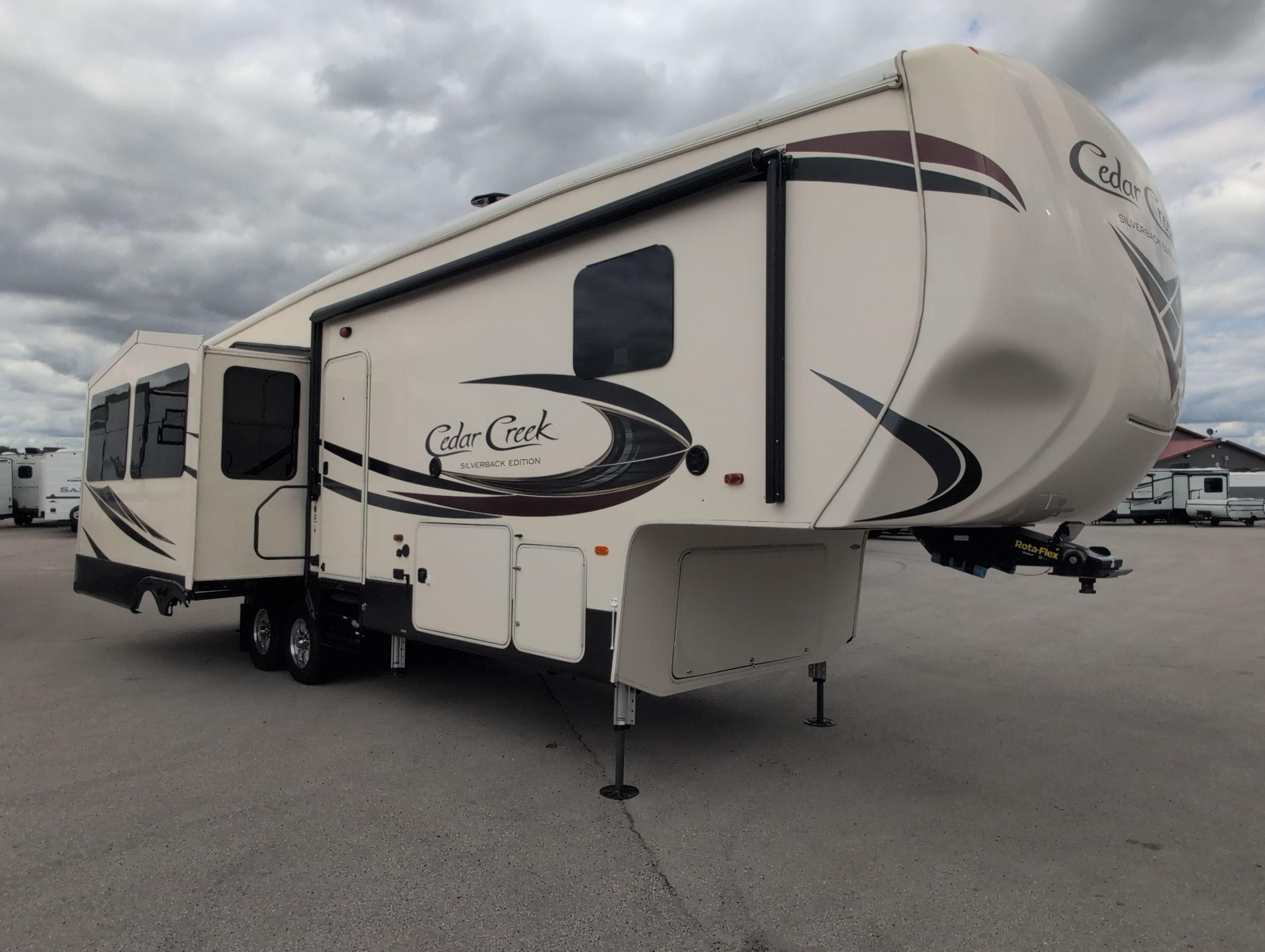 2018 Forest River CEDAR CREEK SILVERBACK 29RE in braidwood IL