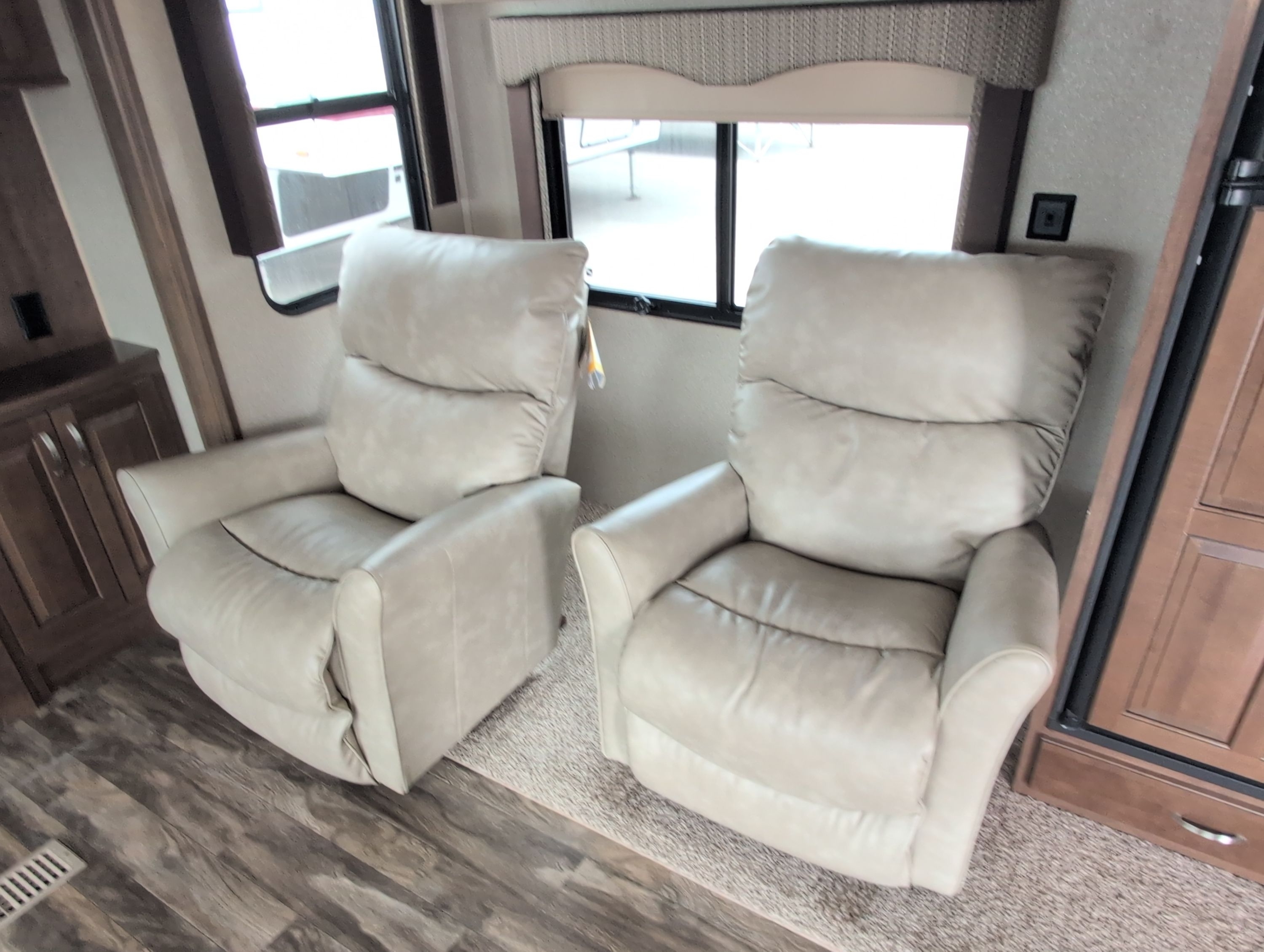 2018 Forest River CEDAR CREEK SILVERBACK 29RE in braidwood IL