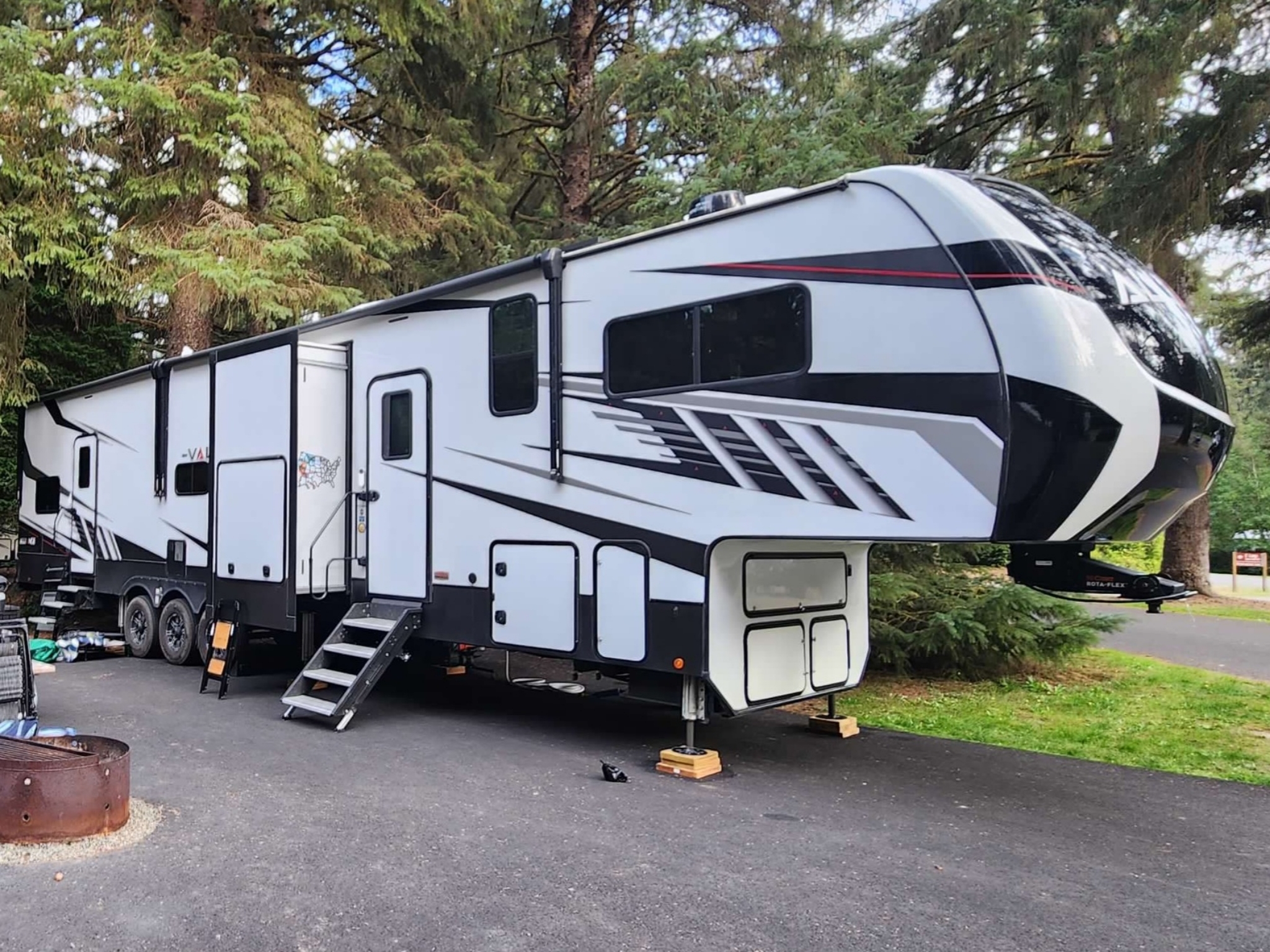 2022 Alliance Rv VALOR 40V13 in mentor OH