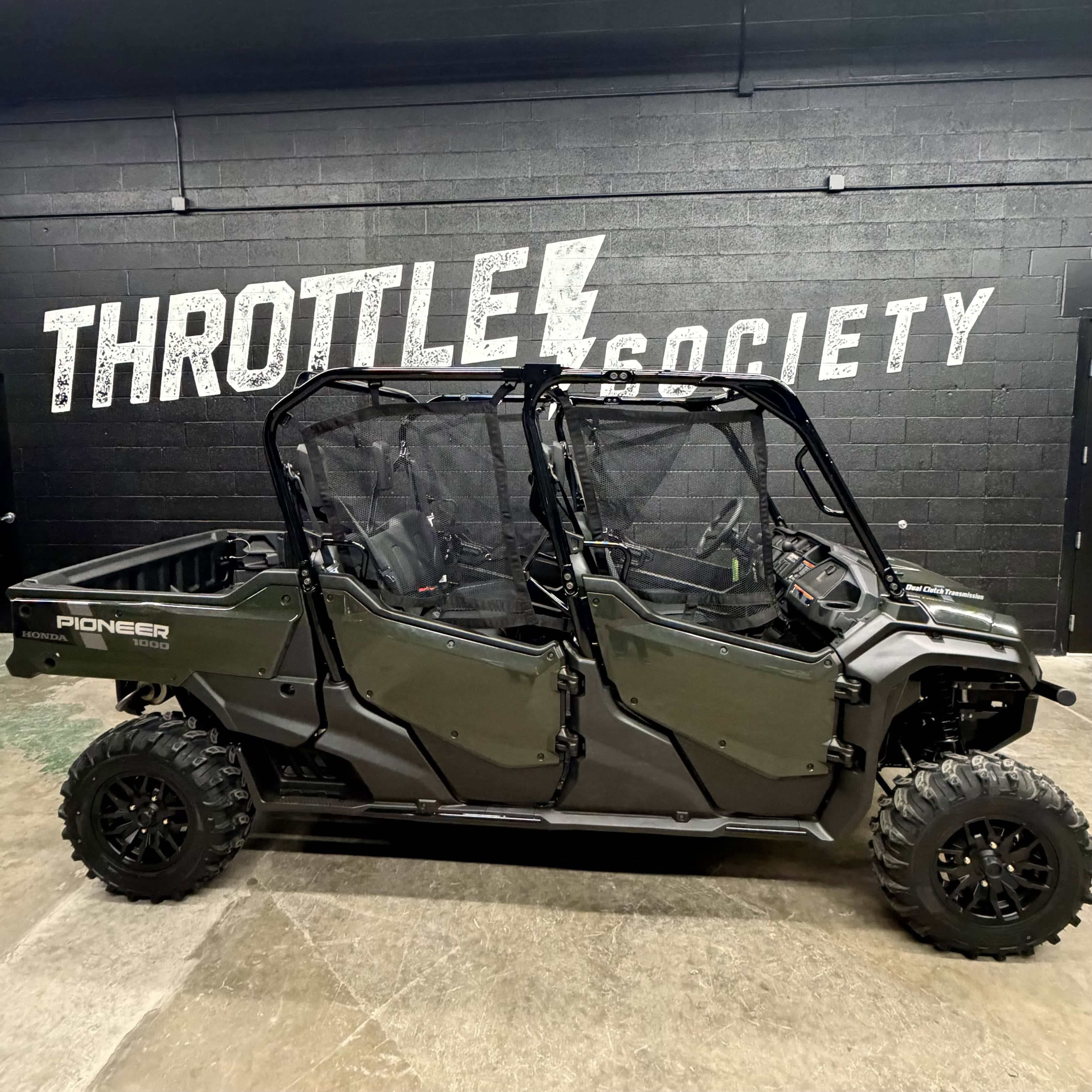 2025 Honda Pioneer 1000-6 DLX Crew BASE in fremont OH