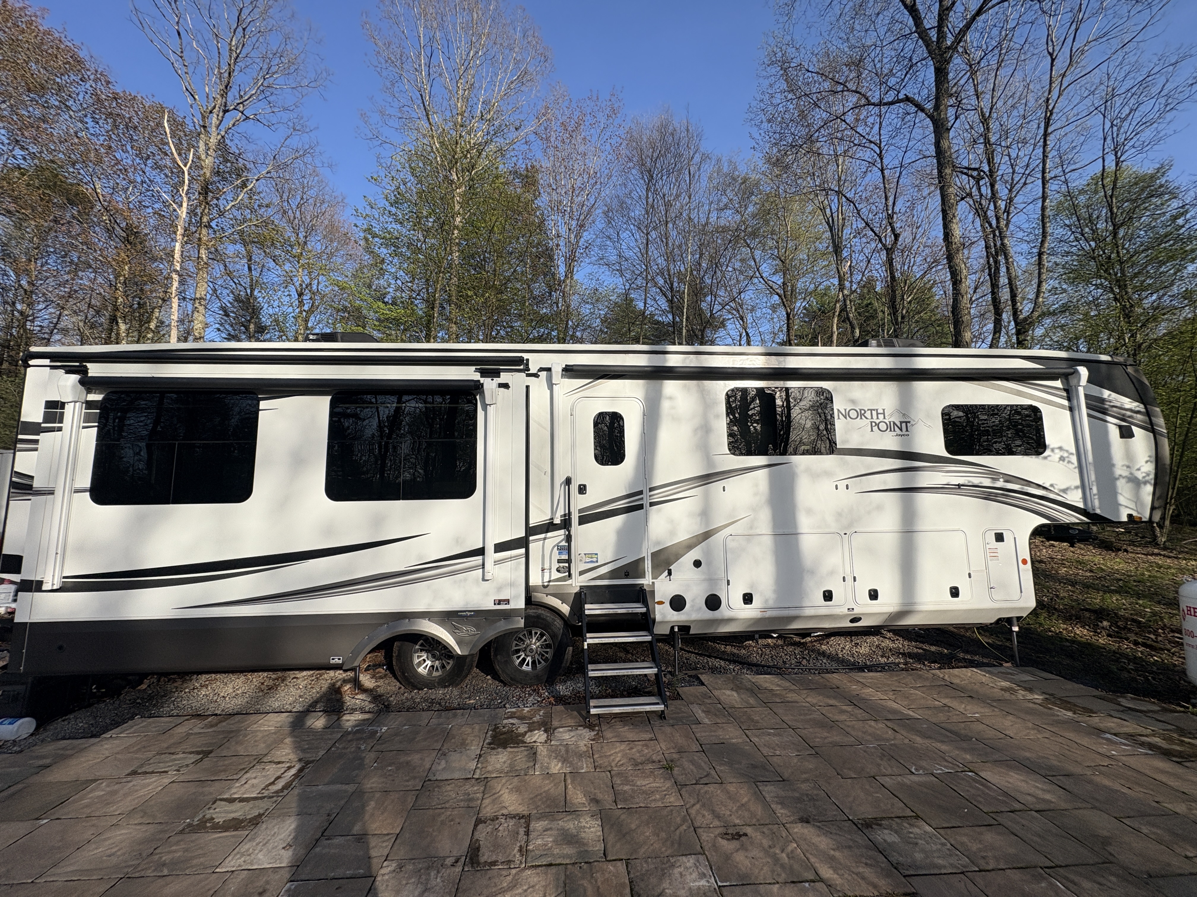 2021 Jayco NORTH POINT 377RLBH RV