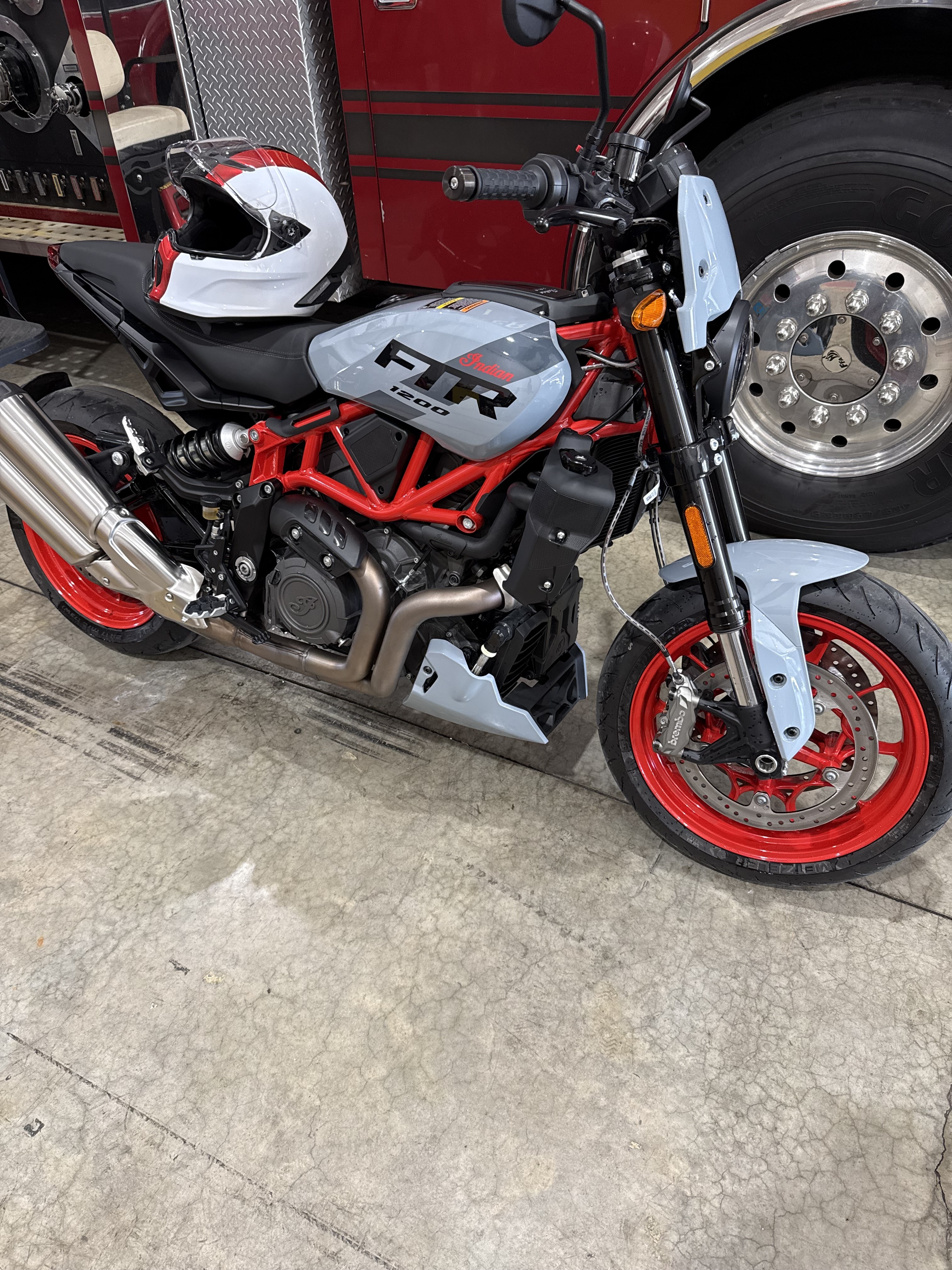 2024 Indian FTR 1200 S S in Monticello, KY