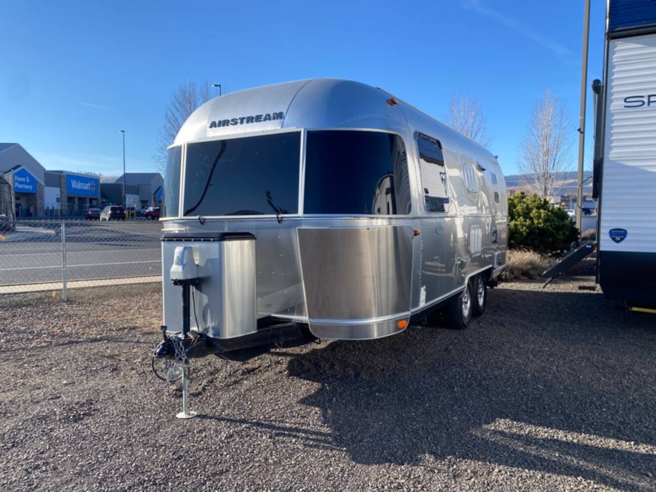 A photo of this 2019 Airstream FLYING CLOUD 23FB