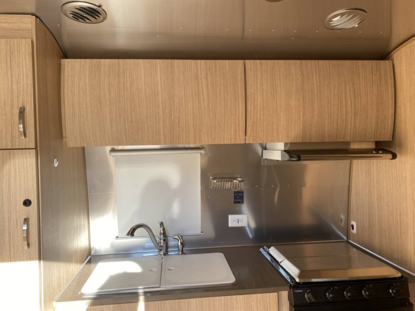 A photo of this 2019 Airstream FLYING CLOUD 23FB
