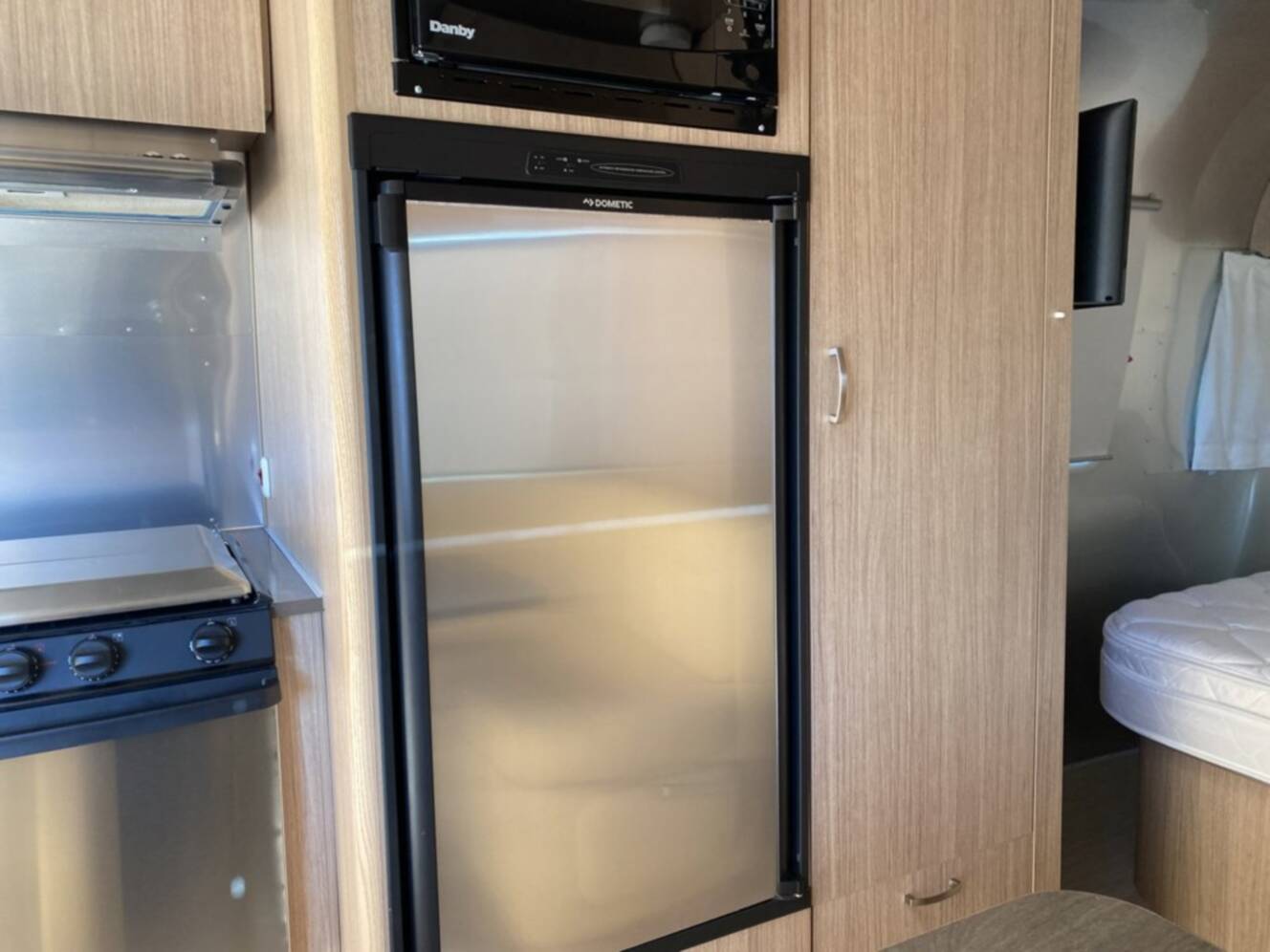 A photo of this 2019 Airstream FLYING CLOUD 23FB