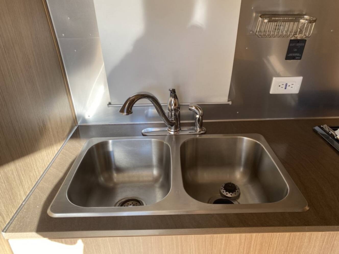 A photo of this 2019 Airstream FLYING CLOUD 23FB