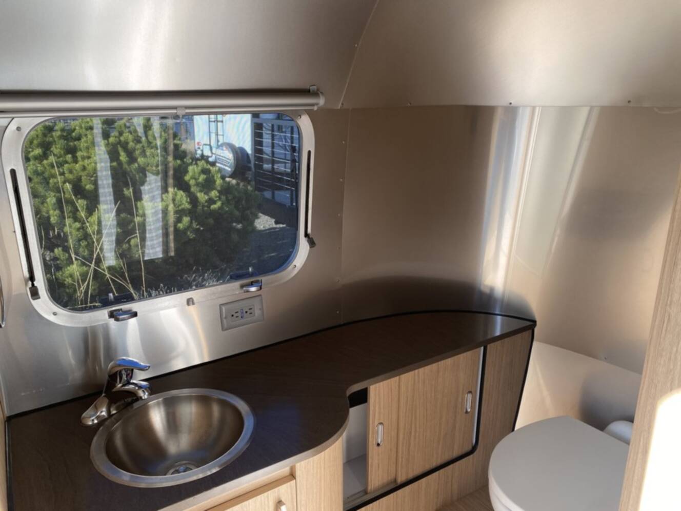 A photo of this 2019 Airstream FLYING CLOUD 23FB