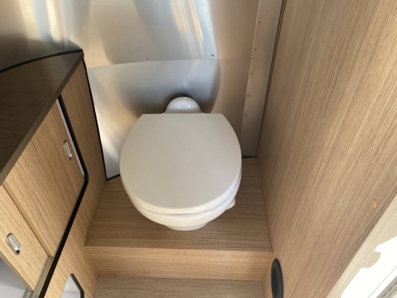 A photo of this 2019 Airstream FLYING CLOUD 23FB