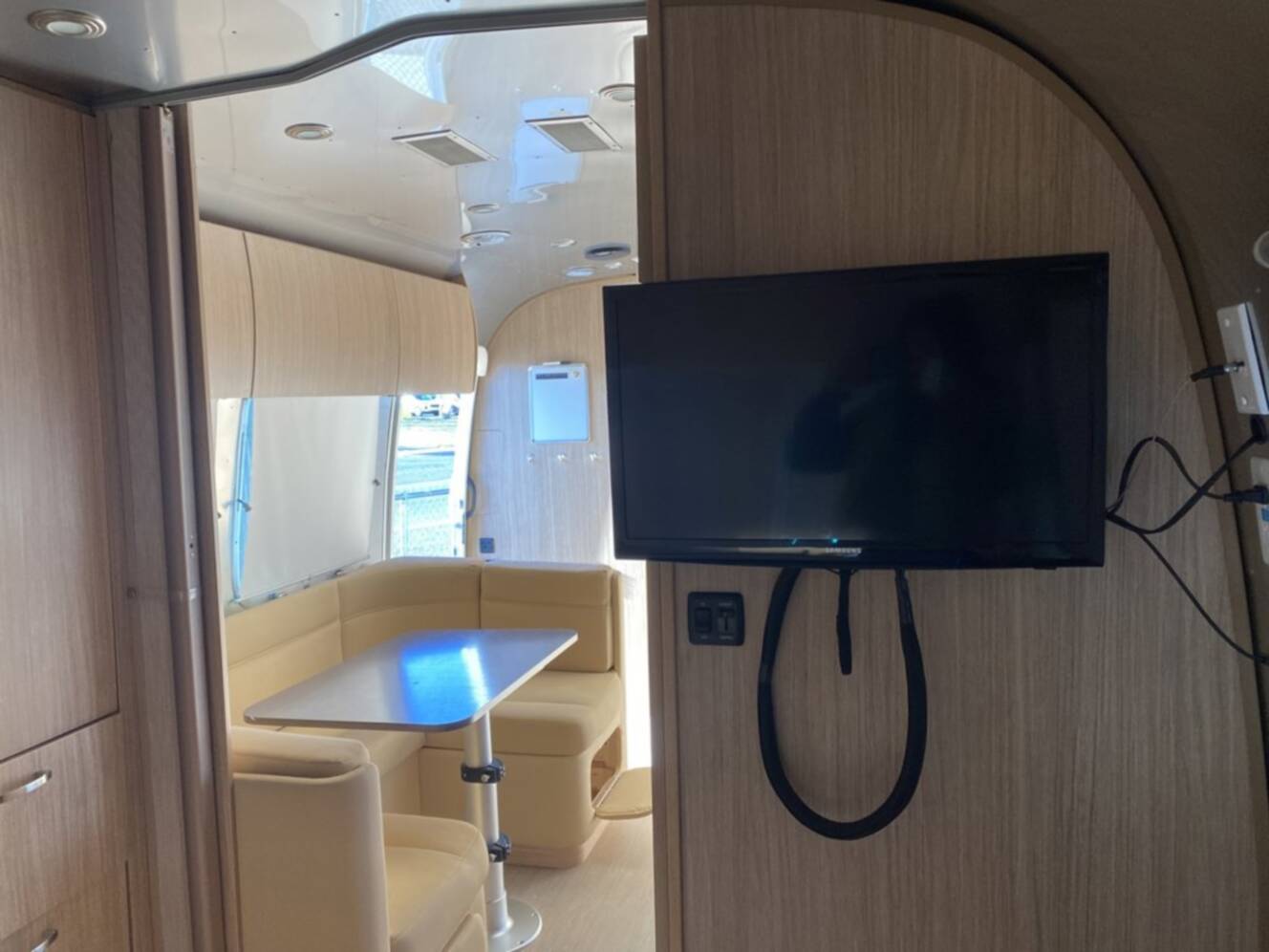 A photo of this 2019 Airstream FLYING CLOUD 23FB
