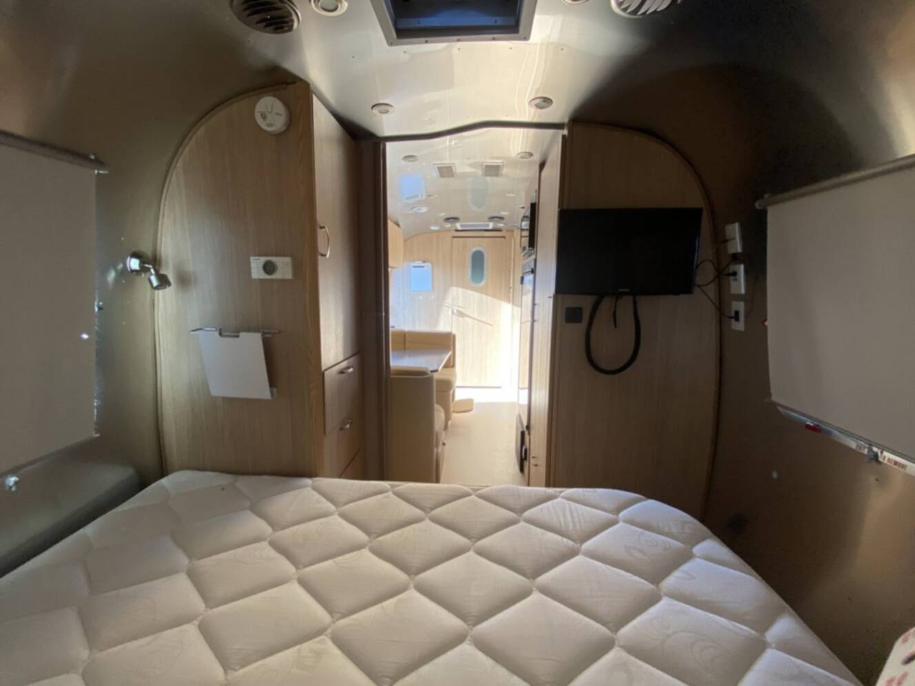 A photo of this 2019 Airstream FLYING CLOUD 23FB