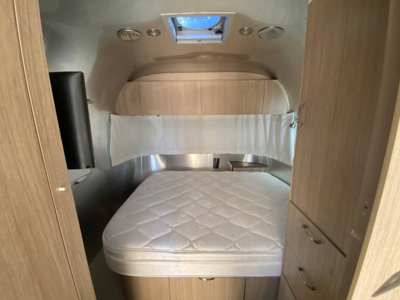 A photo of this 2019 Airstream FLYING CLOUD 23FB