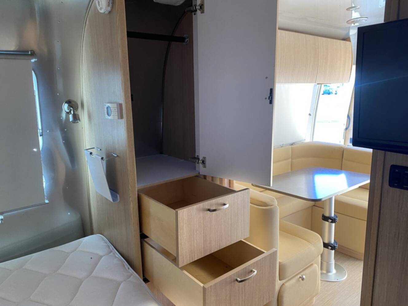 A photo of this 2019 Airstream FLYING CLOUD 23FB