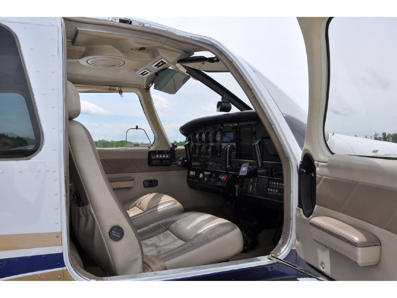 A photo of this 1977 Piper LANCE
