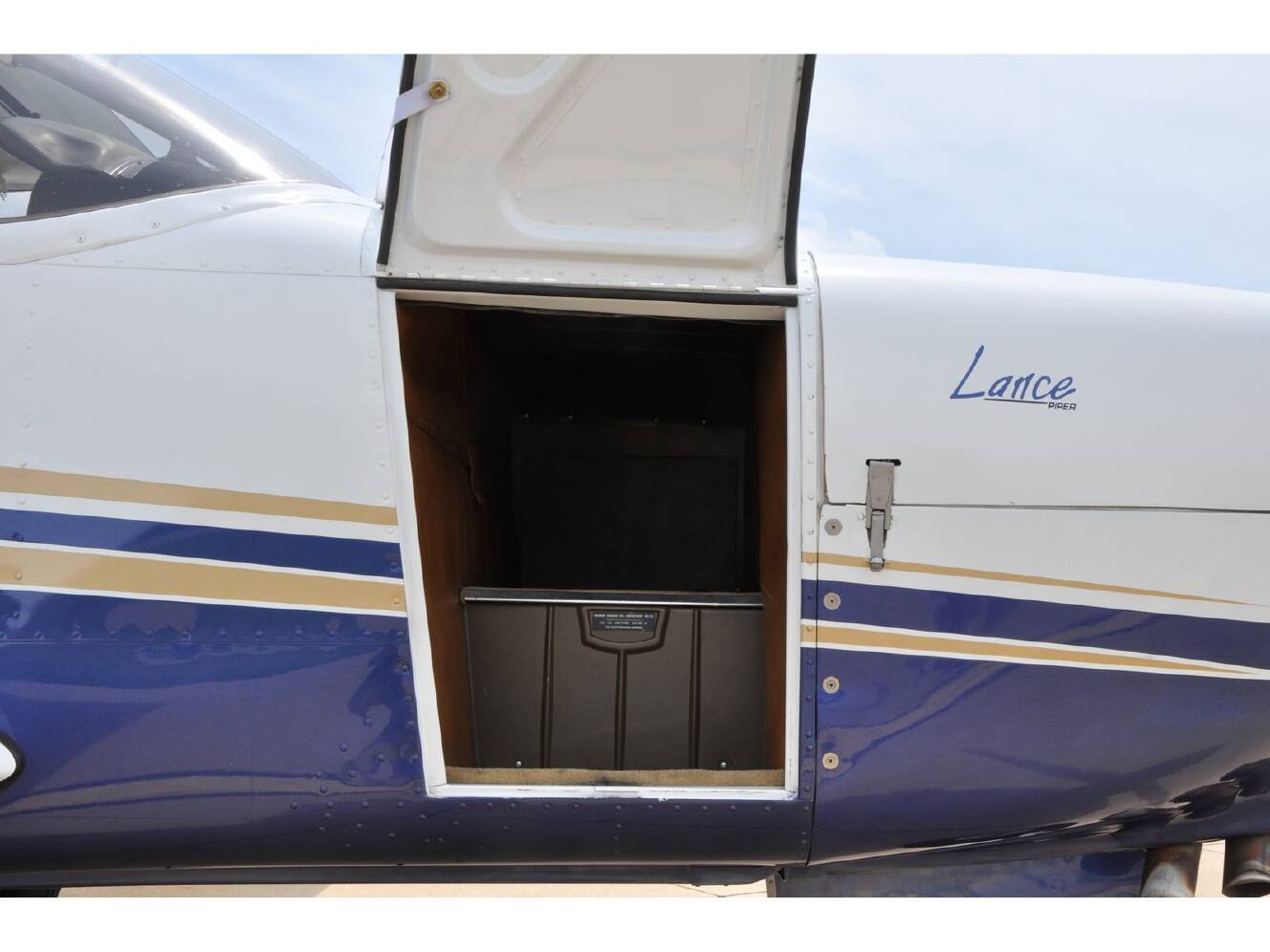 A photo of this 1977 Piper LANCE