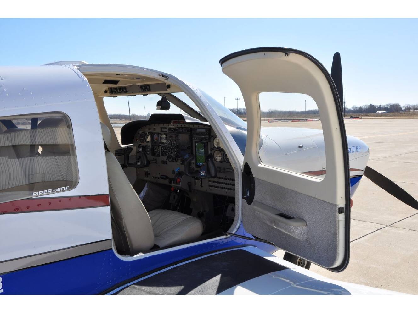 A photo of this 2001 Piper SARATOGA II HP