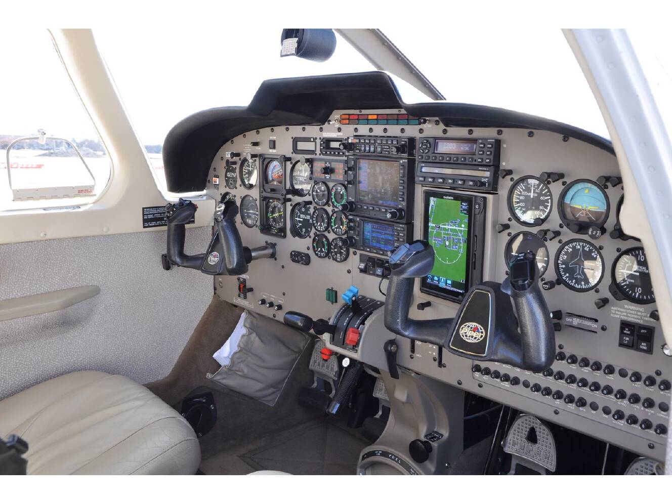 A photo of this 2001 Piper SARATOGA II HP