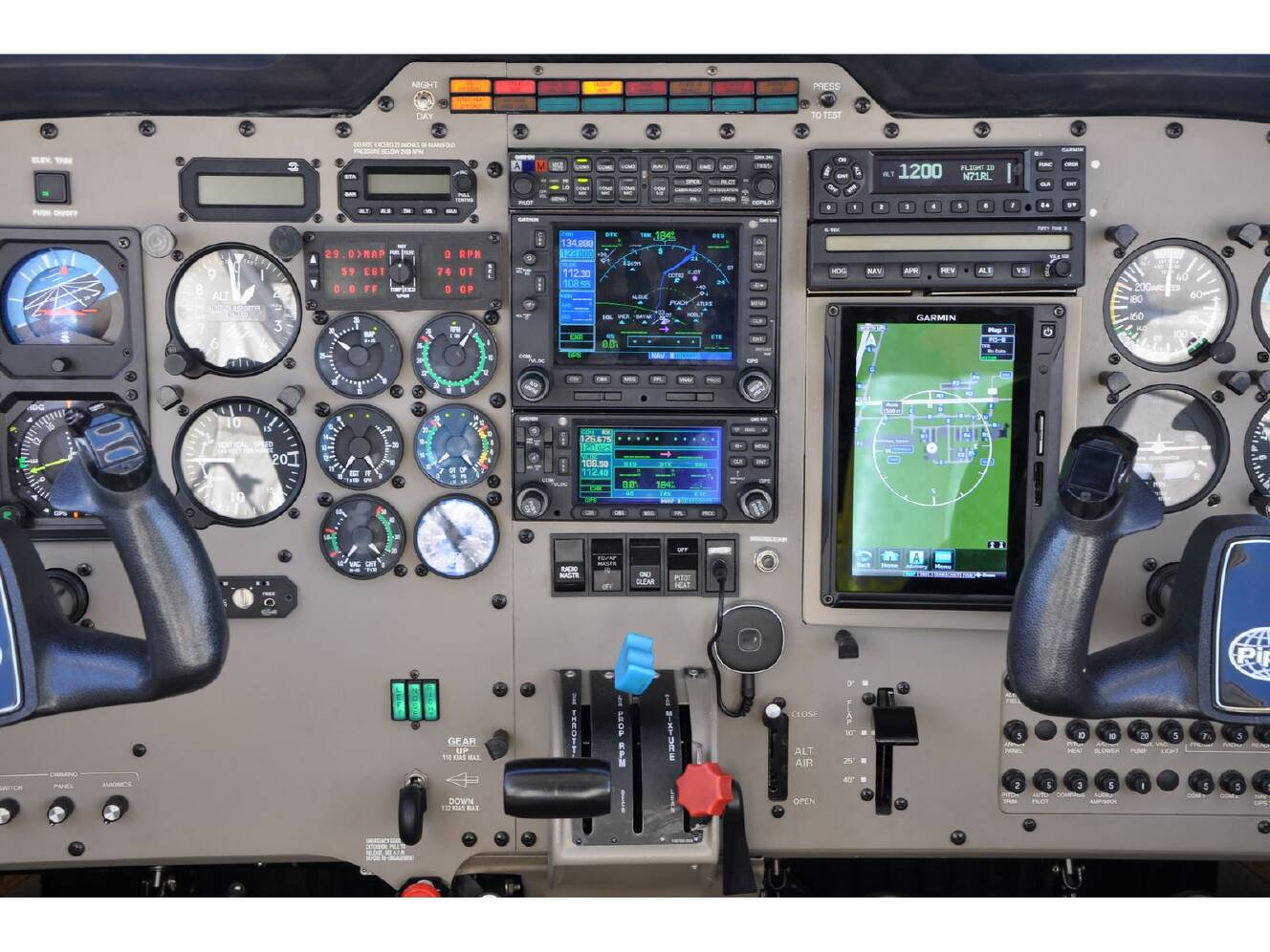 A photo of this 2001 Piper SARATOGA II HP