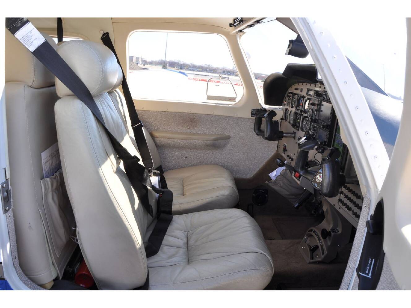 A photo of this 2001 Piper SARATOGA II HP