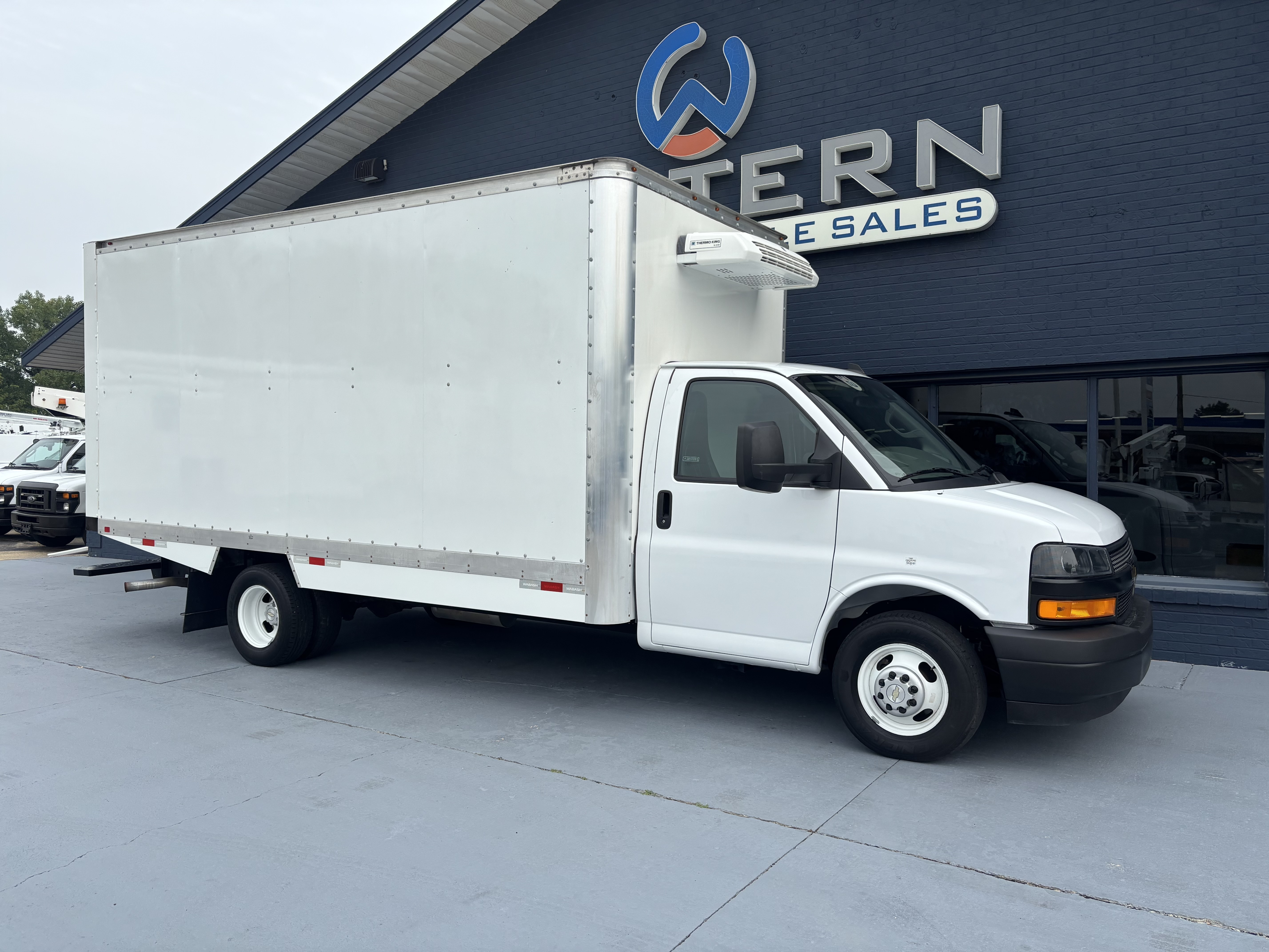 2024 CHEVROLET EXPRESS G3500 in Braidwood, IL