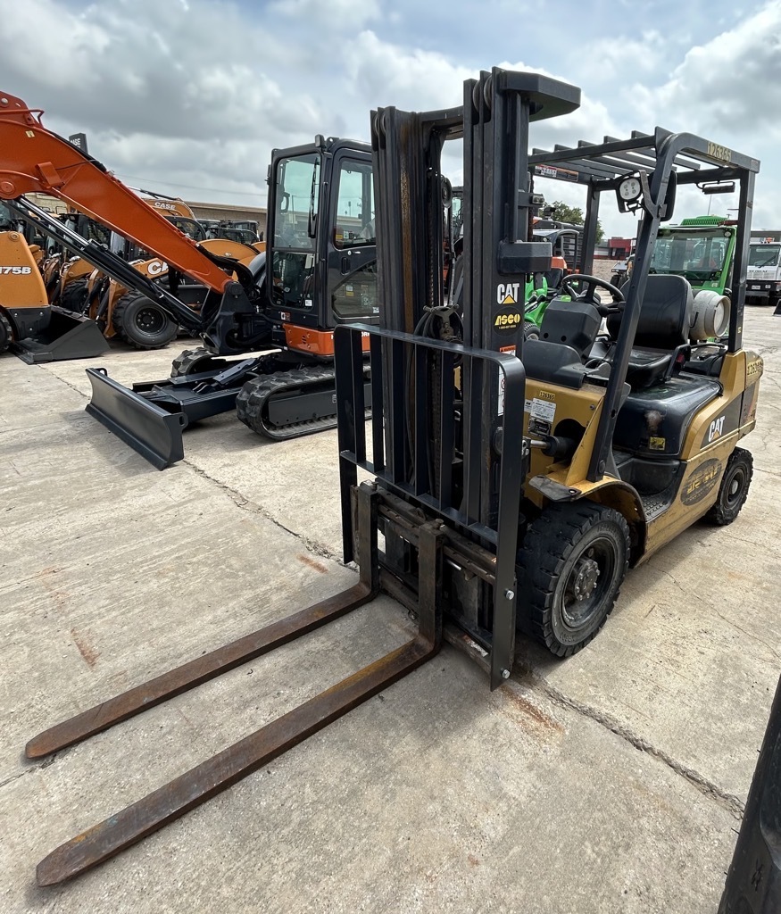 2022 CAT GP25N in Dallas, TX