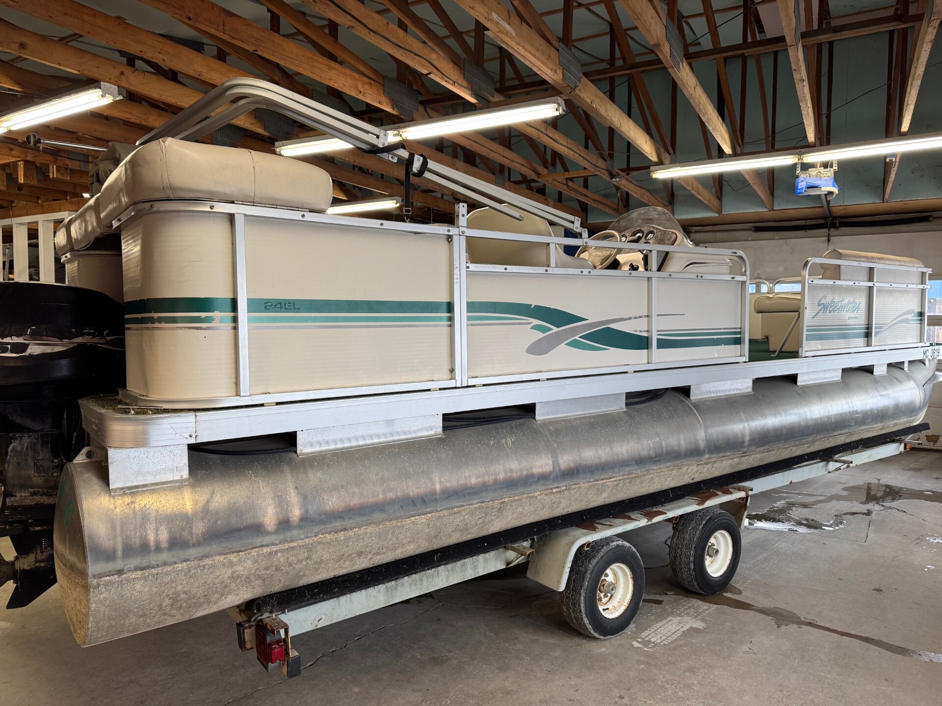 1999 Sweetwater 24 EL in fenton MI