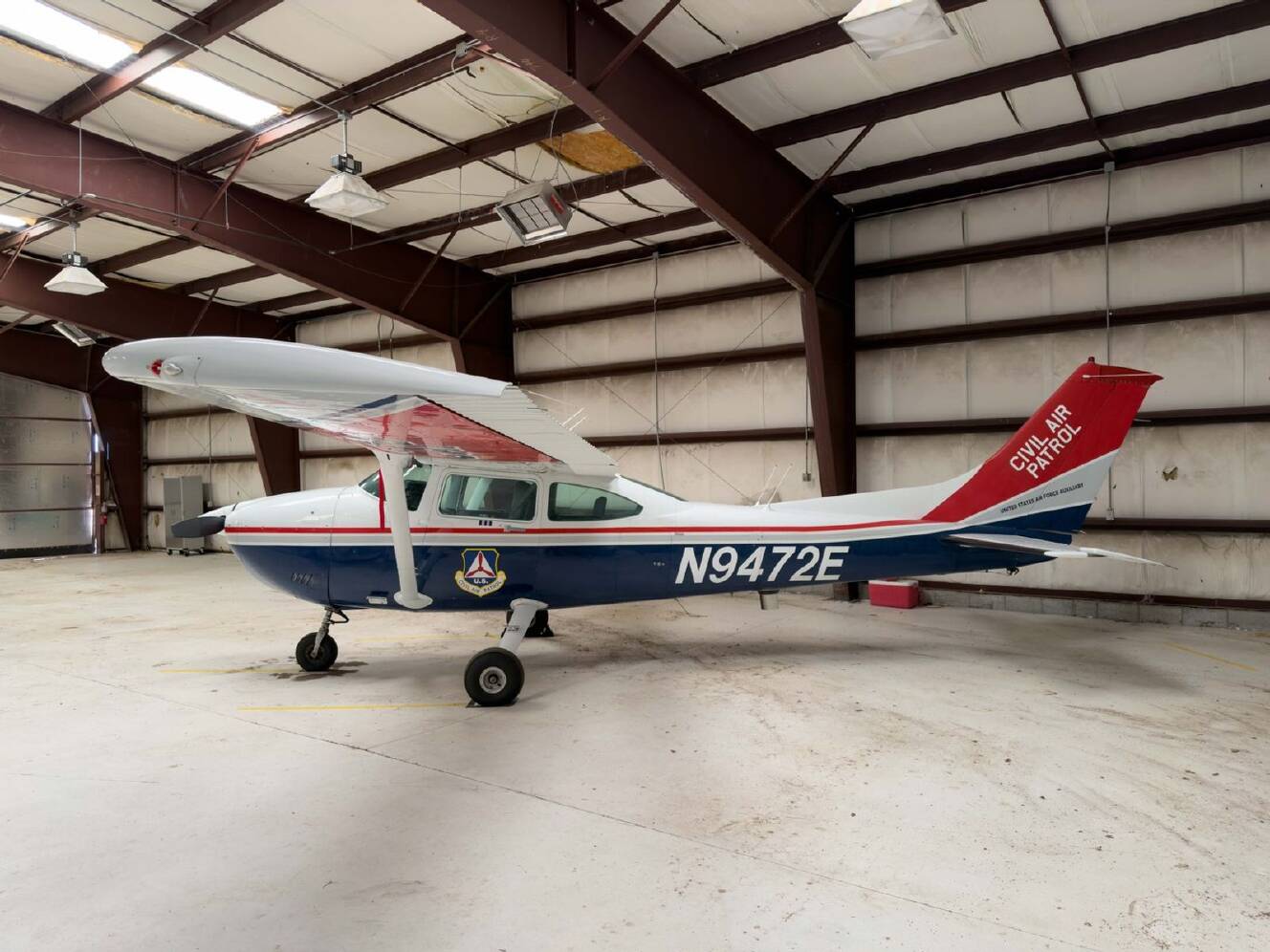 A photo of this 1984 Cessna 182R SKYLANE