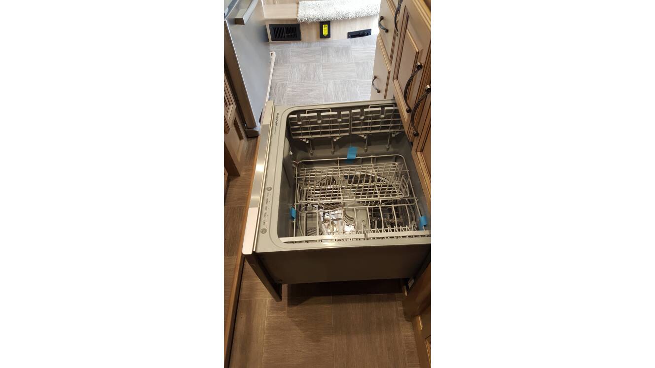 A photo of this 2016 Redwood REDWOOD 38RE