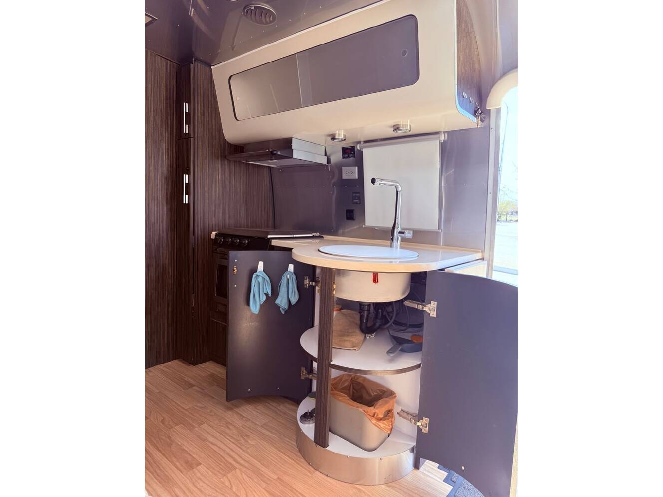 A photo of this 2018 Airstream International Signature 25FBQ