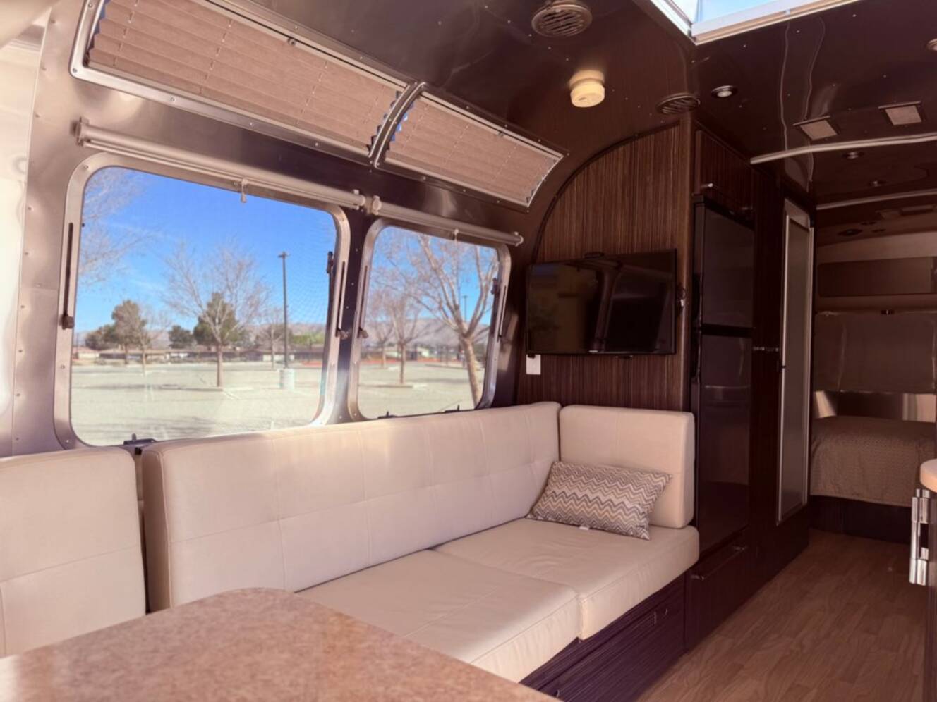 A photo of this 2018 Airstream International Signature 25FBQ