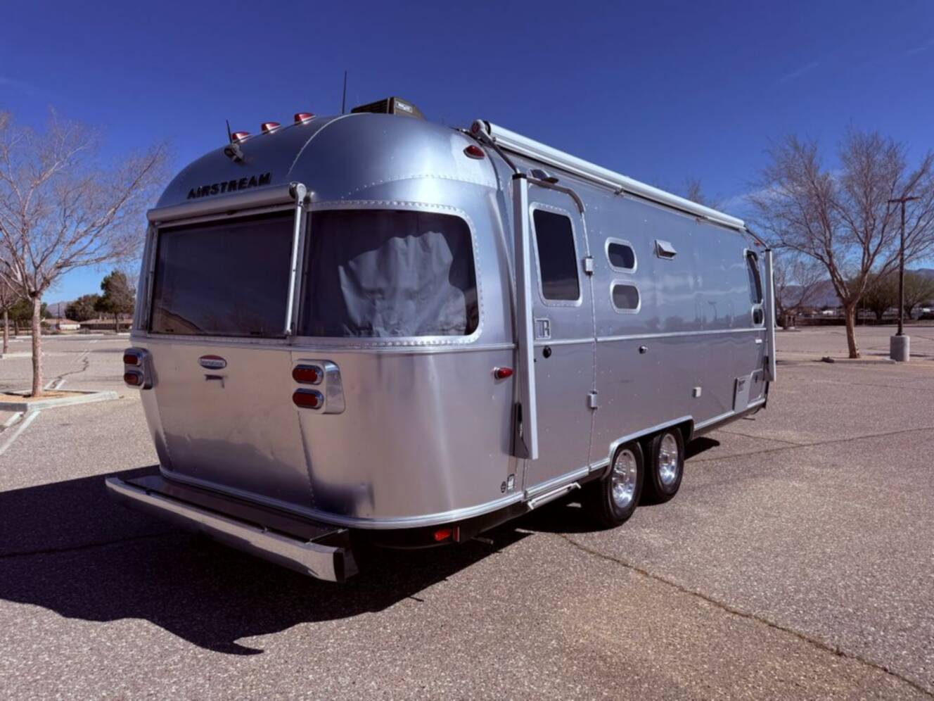 A photo of this 2018 Airstream International Signature 25FBQ
