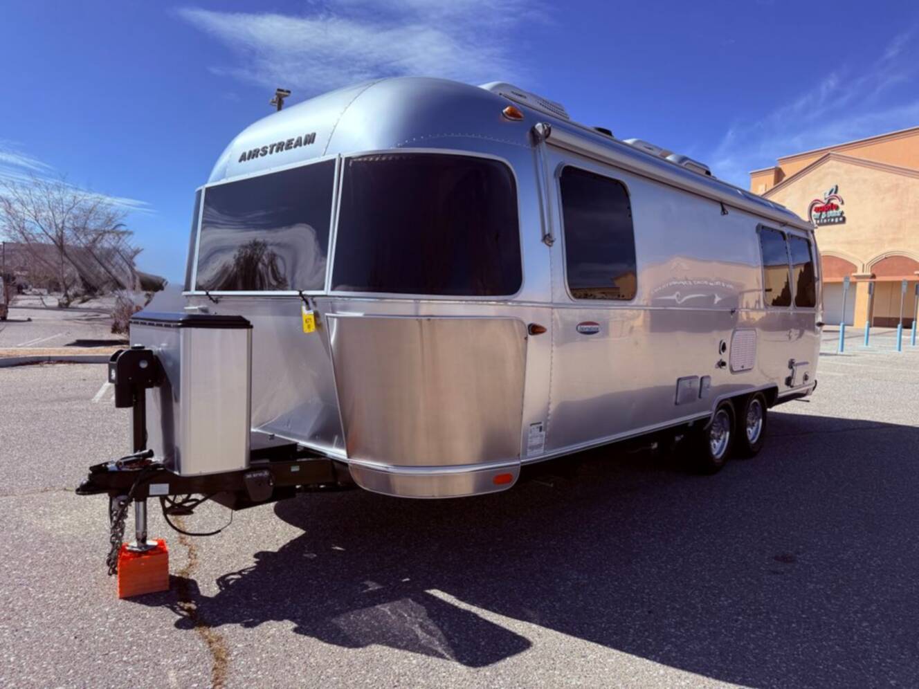A photo of this 2018 Airstream International Signature 25FBQ