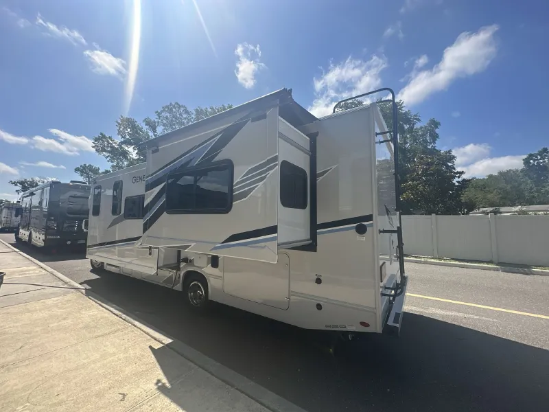 2027 Thor Motor Coach Geneva 29VT