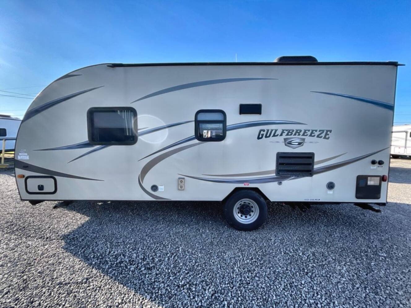 A photo of this 2017 Gulf Stream GULF BREEZE 19FMB