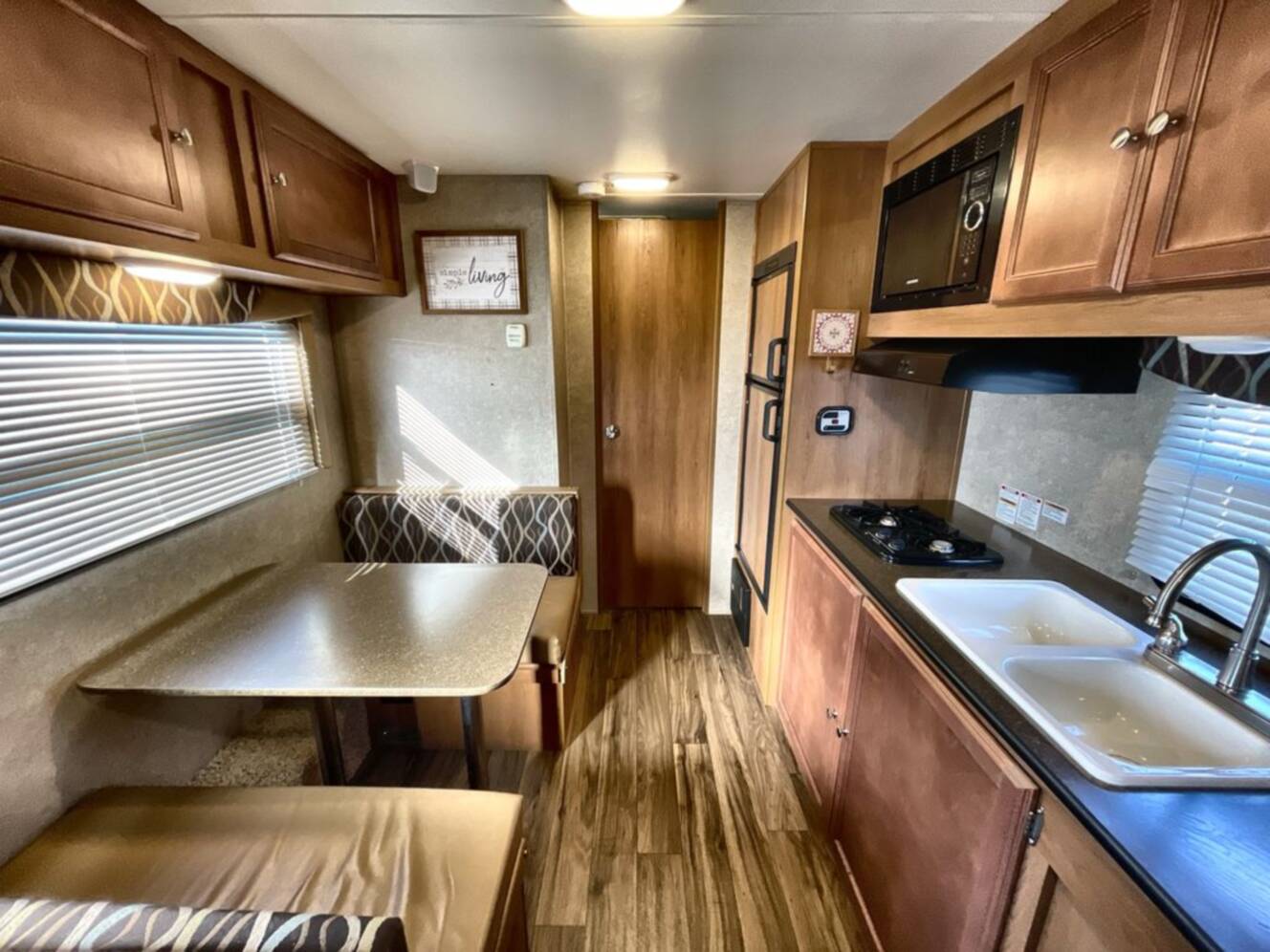 A photo of this 2017 Gulf Stream GULF BREEZE 19FMB