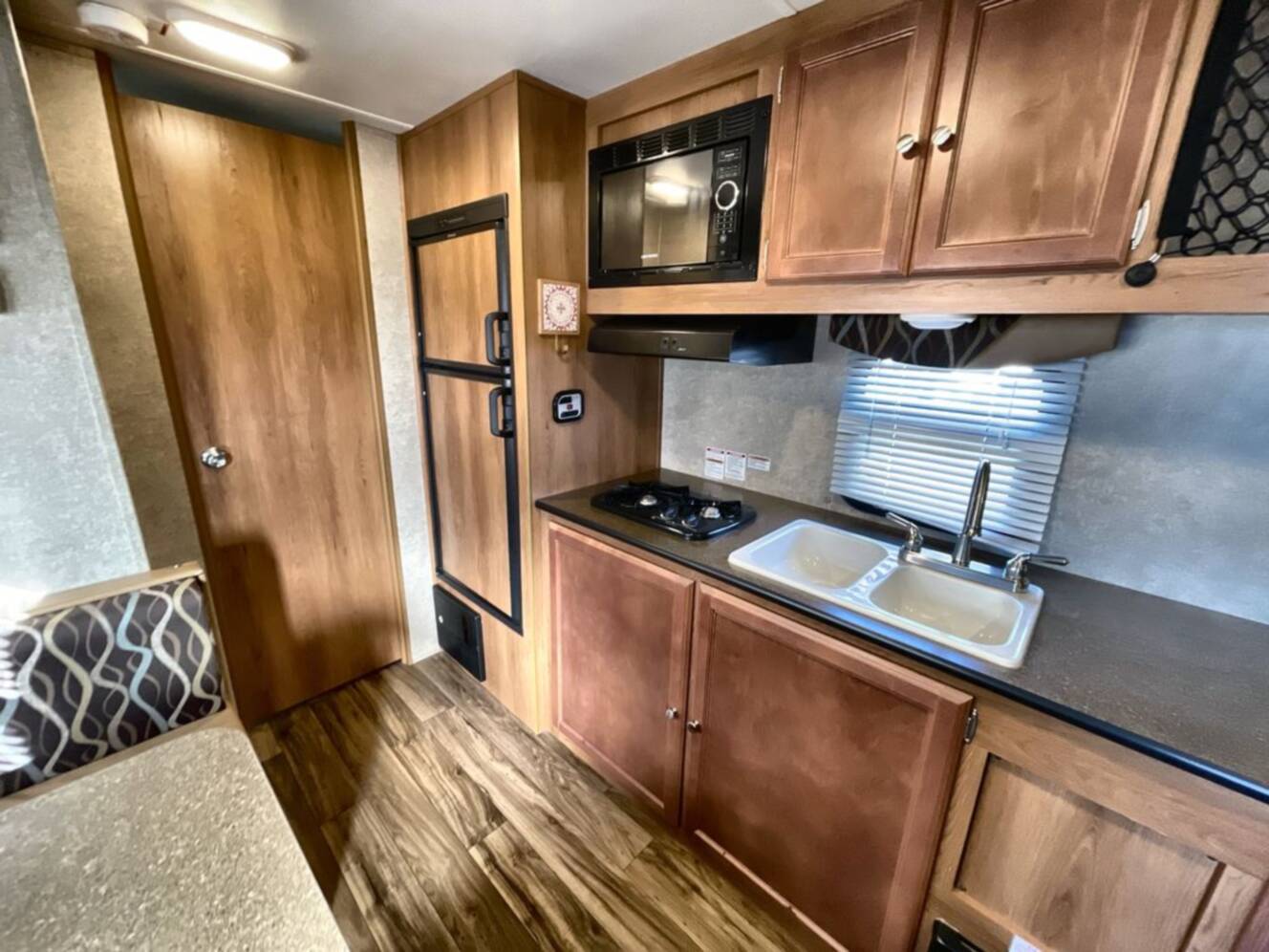 A photo of this 2017 Gulf Stream GULF BREEZE 19FMB