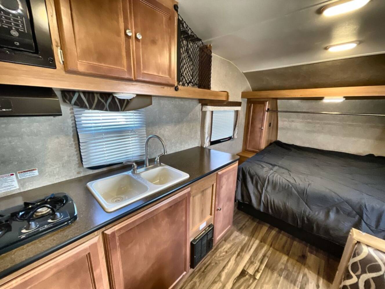 A photo of this 2017 Gulf Stream GULF BREEZE 19FMB