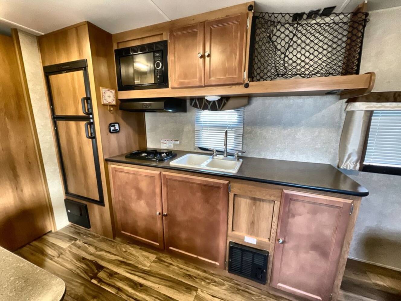 A photo of this 2017 Gulf Stream GULF BREEZE 19FMB