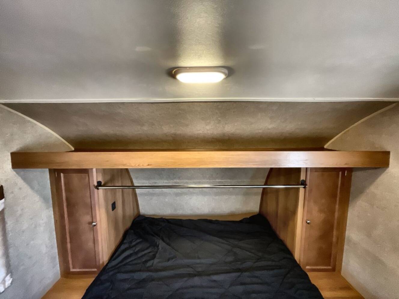 A photo of this 2017 Gulf Stream GULF BREEZE 19FMB